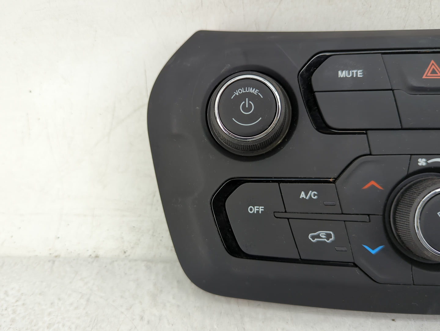 2023 Jeep Renegade Climate Control Module Temperature AC/Heater Replacement P/N:07357677860 440000489D Fits OEM Used Auto Pa