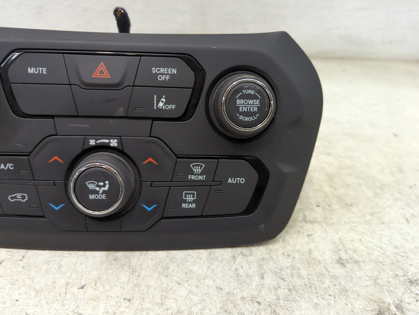 2023 Jeep Renegade Climate Control Module Temperature AC/Heater Replacement P/N:07357677860 440000489D Fits OEM Used Auto Pa