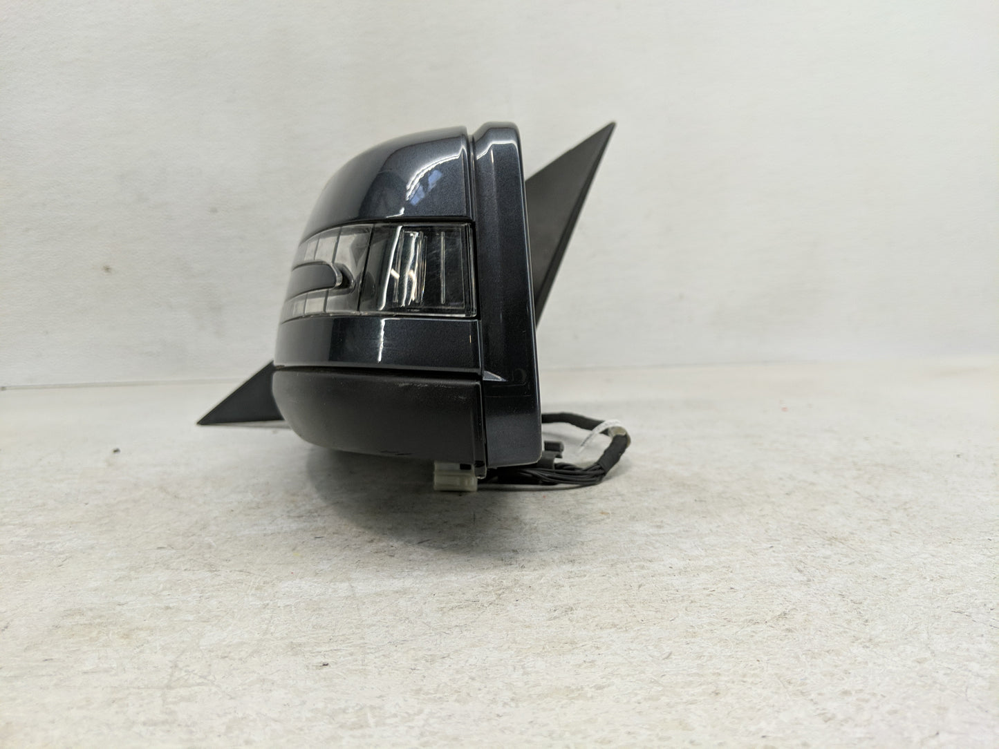 2023 Jeep Wagoneer Driver Side View Mirror - Left Door Mirror OEM Used - Oemusedautoparts1.com