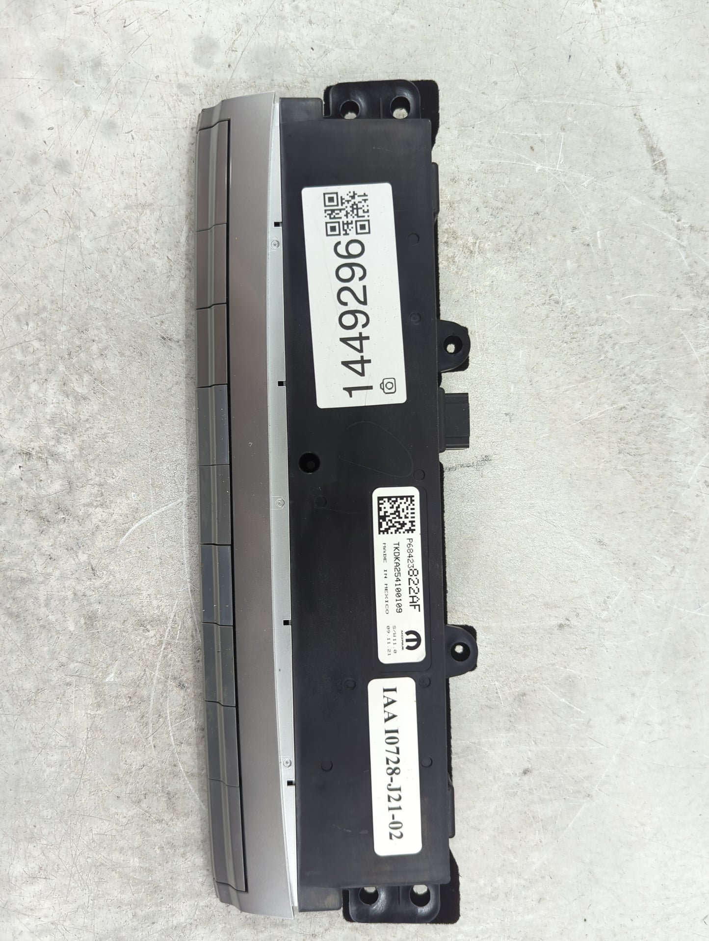 2023 Jeep Wagoneer Climate Control Module Temperature AC/Heater Replacement P/N:P68423822AF TKDKA254100109 Fits OEM Used Aut