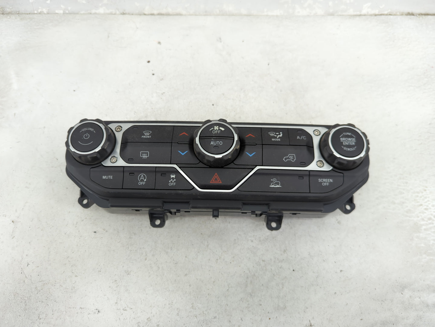 2023 Jeep Wrangler Climate Control Module Temperature AC/Heater Replacement P/N:P7BU55DX9AB Fits OEM Used Auto Parts - Oemus