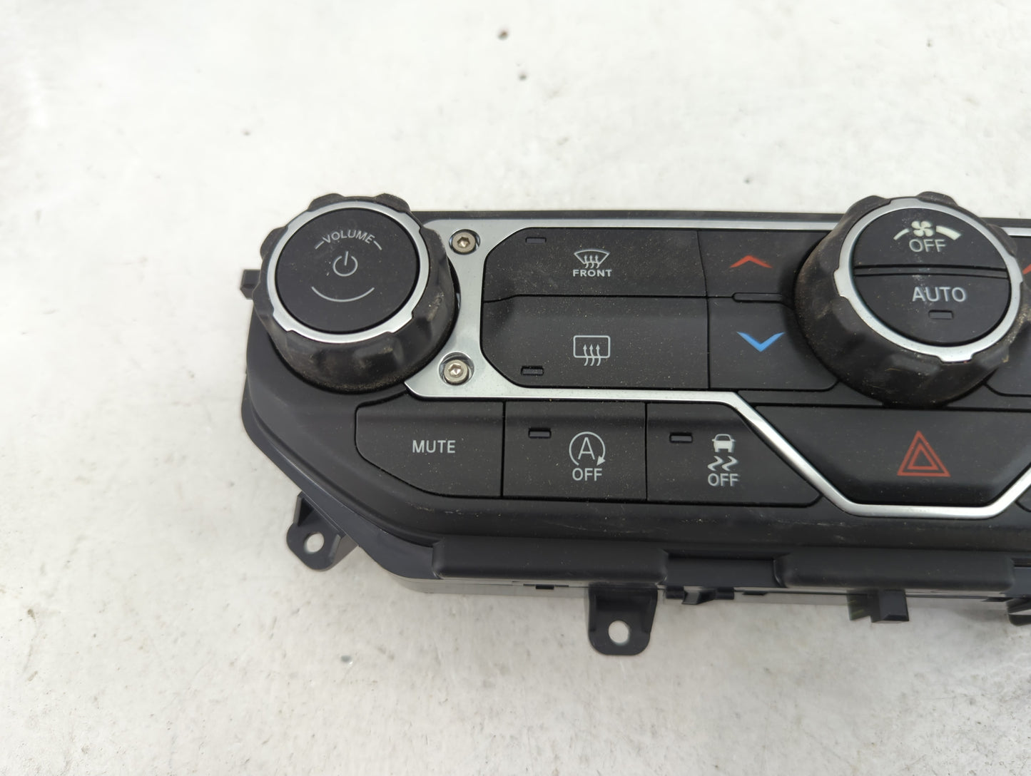 2023 Jeep Wrangler Climate Control Module Temperature AC/Heater Replacement P/N:P7BU55DX9AB Fits OEM Used Auto Parts - Oemus
