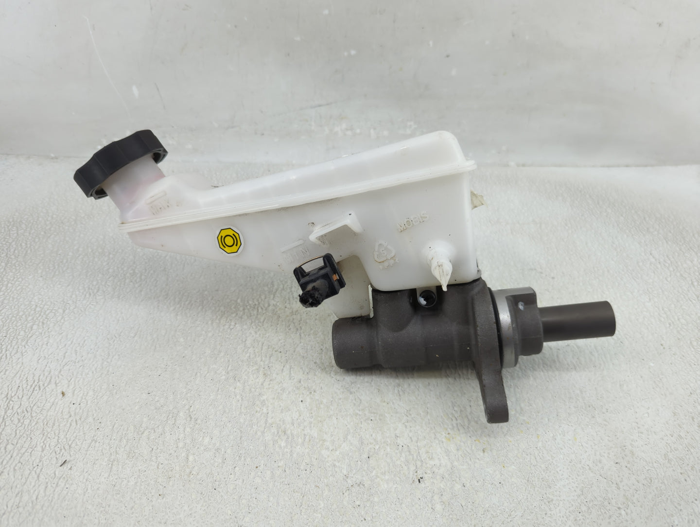 2019-2022 Kia Forte Brake Master Cylinder - Oemusedautoparts1.com