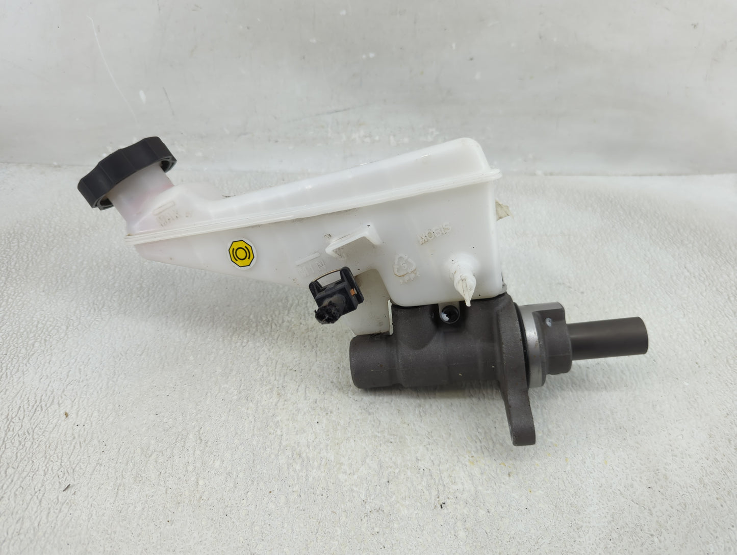 2019-2022 Kia Forte Brake Master Cylinder - Oemusedautoparts1.com