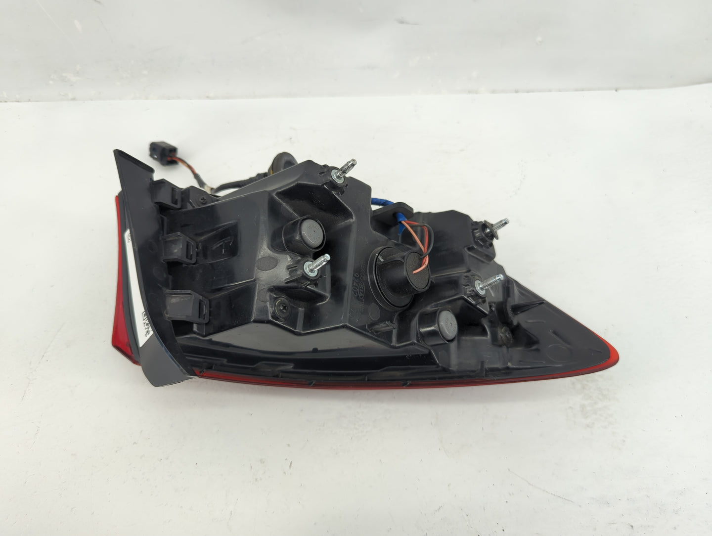 2019-2022 Kia Forte Tail Light Assembly Passenger Right OEM P/N:92402M7000 Fits Fits 2019 2020 2021 2022 OEM Used Auto Parts