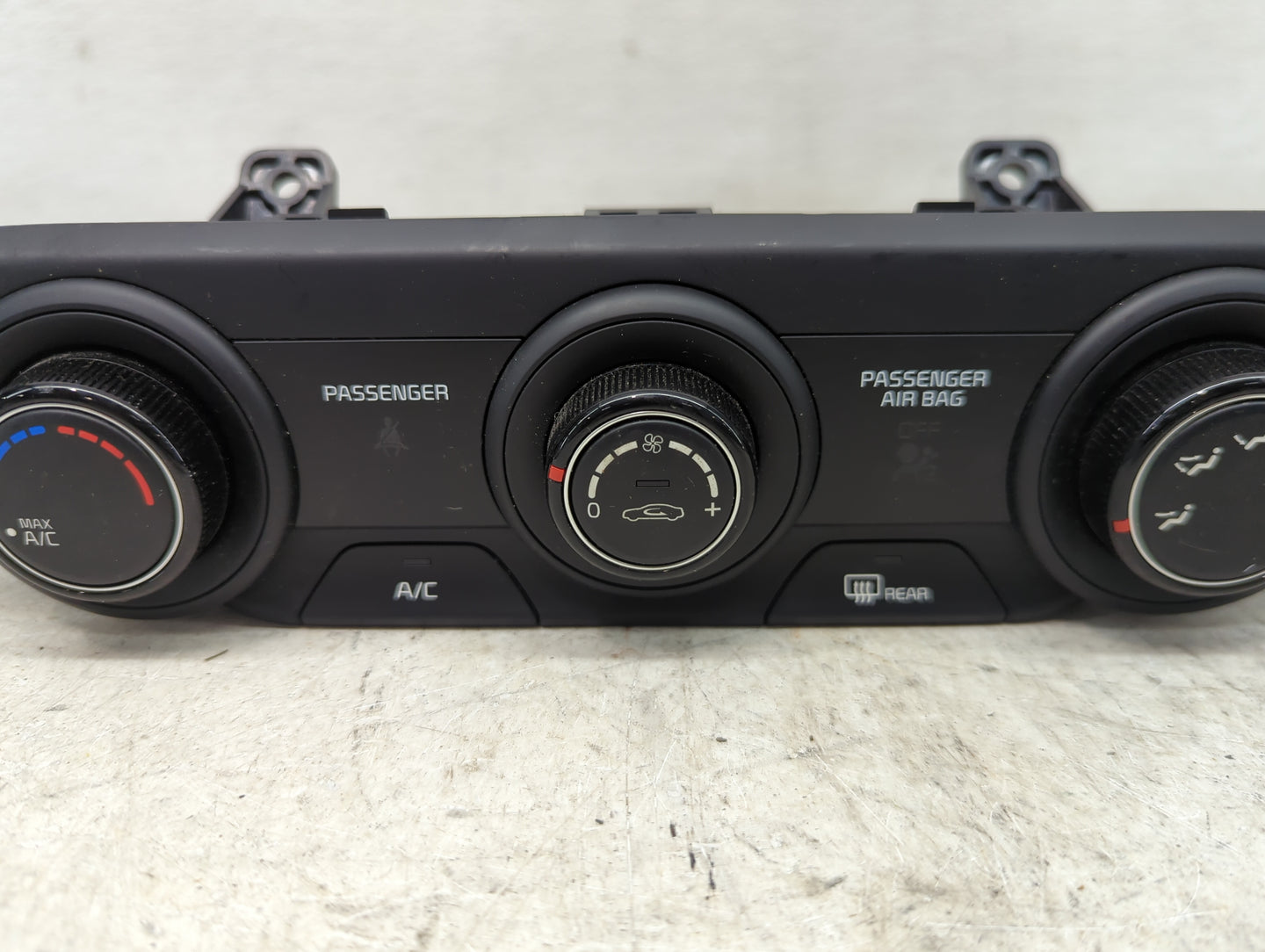 2022 Kia Forte Climate Control Module Temperature AC/Heater Replacement P/N:Q0296AMP 97250M7 Fits OEM Used Auto Parts - Oemu