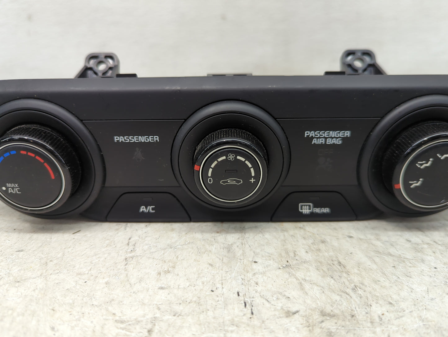 2022 Kia Forte Climate Control Module Temperature AC/Heater Replacement P/N:Q0296AMP 97250M7 Fits OEM Used Auto Parts - Oemu