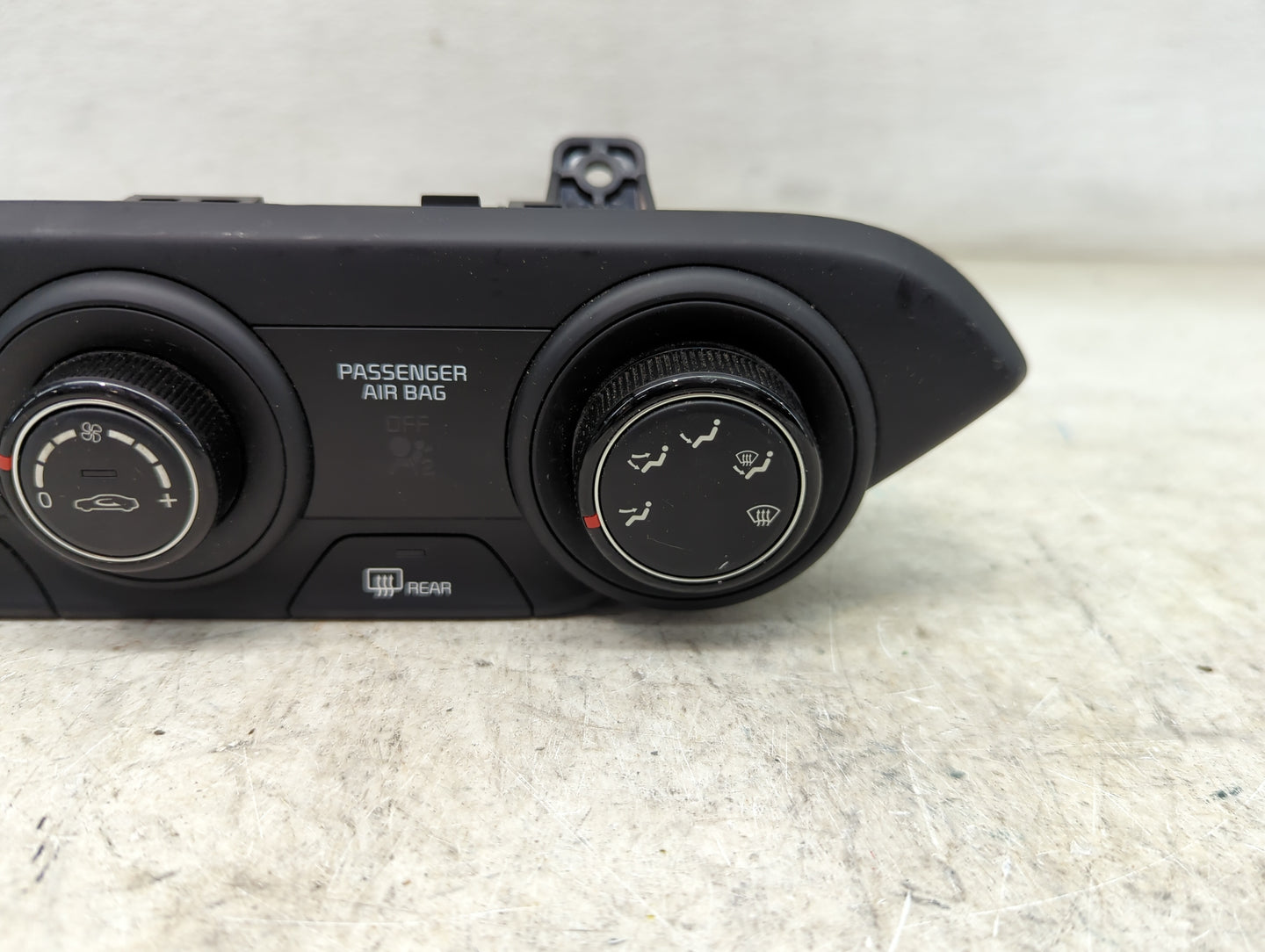 2022 Kia Forte Climate Control Module Temperature AC/Heater Replacement P/N:Q0296AMP 97250M7 Fits OEM Used Auto Parts - Oemu
