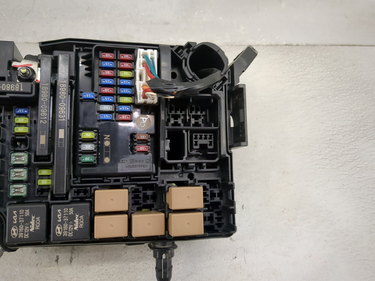 2022 Kia Forte Fusebox Fuse Box Panel Relay Module P/N:18980-09620 18980-09612, 18980-09631, 39160-37110 Fits OEM Used Auto 