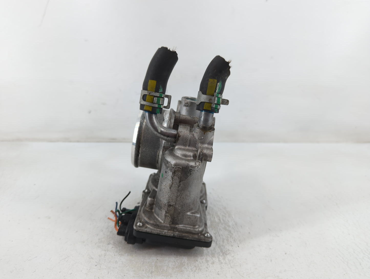 2017-2022 Kia Forte Throttle Body P/N:35100-2B340 Fits Fits 2015 2016 2017 2018 2019 2020 2021 2022 OEM Used Auto Parts - Oe