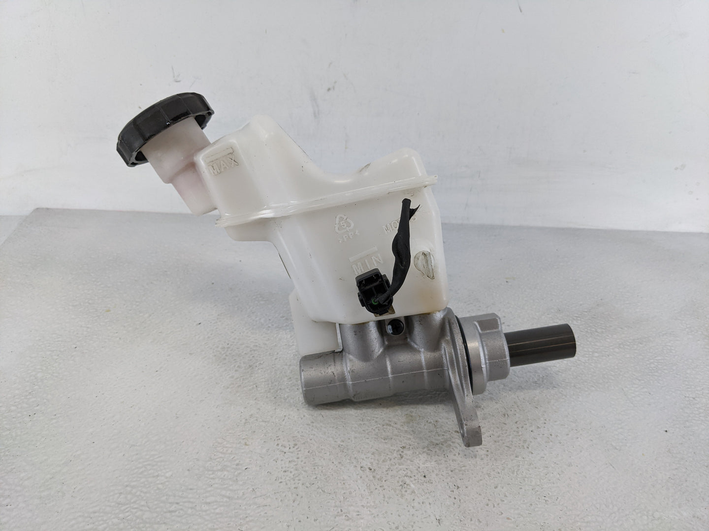 2021-2021 Kia K5 Brake Master Cylinder - Oemusedautoparts1.com