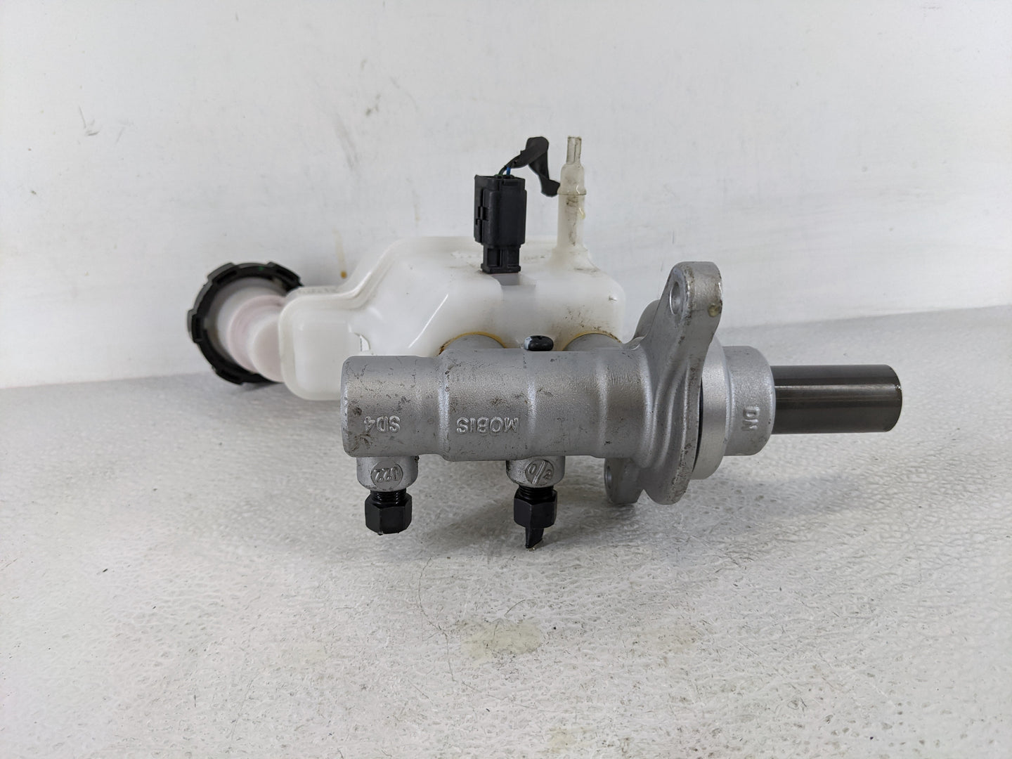 2021-2021 Kia K5 Brake Master Cylinder - Oemusedautoparts1.com