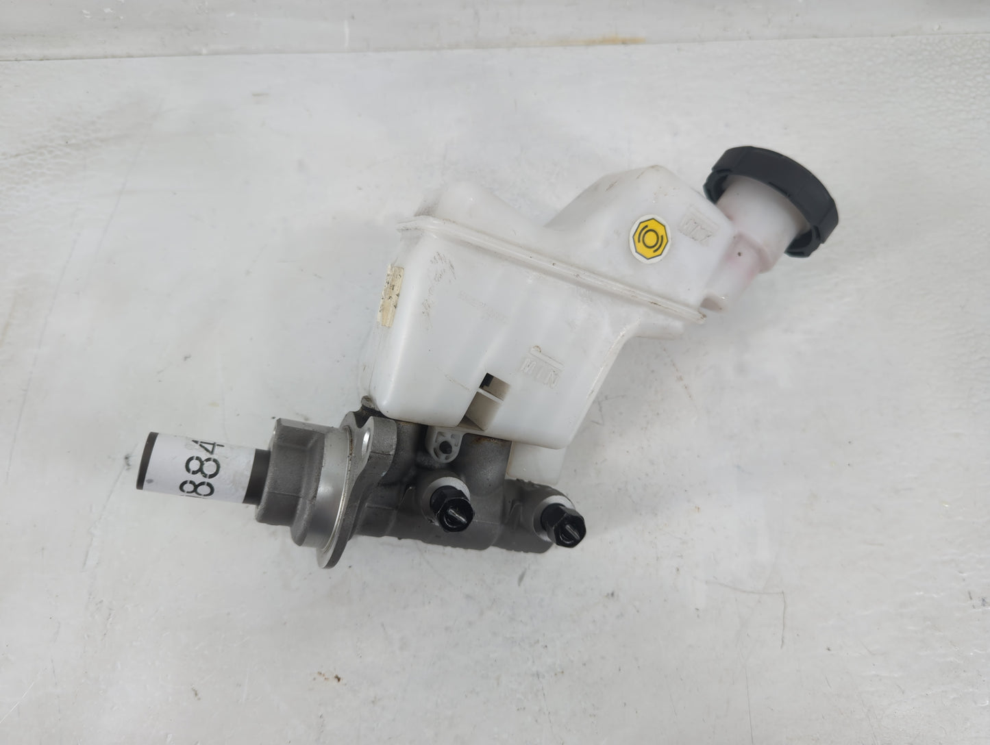 2021-2021 Kia K5 Brake Master Cylinder 1198840 - Oemusedautoparts1.com