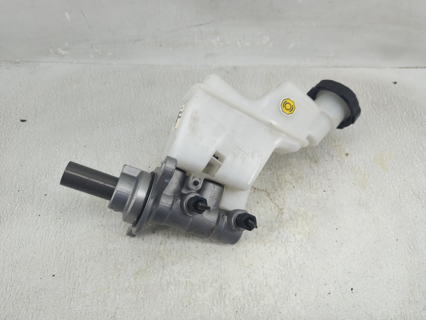 2021-2021 Kia K5 Brake Master Cylinder - Oemusedautoparts1.com