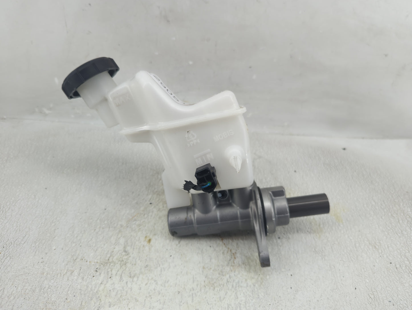 2021-2021 Kia K5 Brake Master Cylinder - Oemusedautoparts1.com