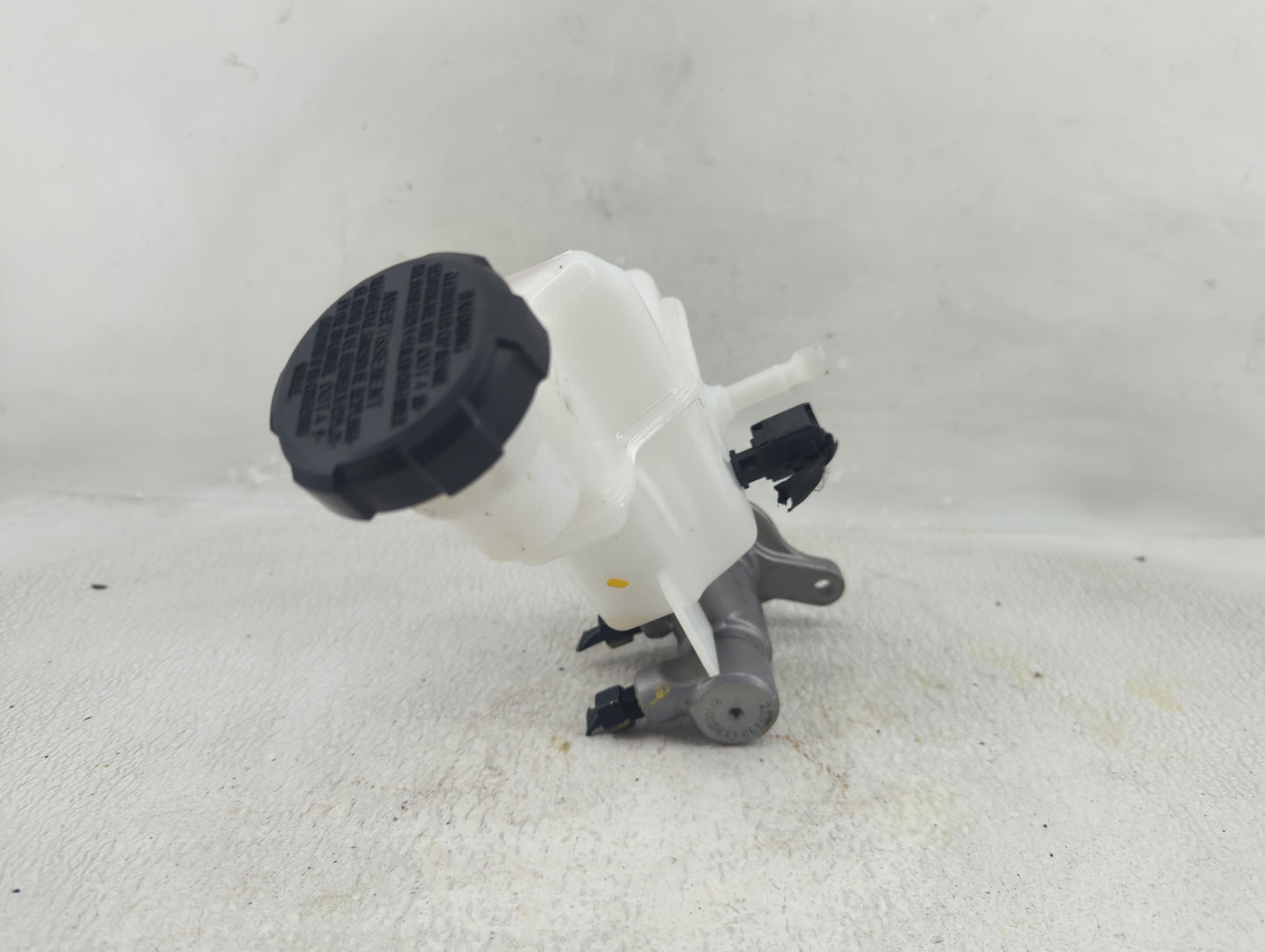 2021-2021 Kia K5 Brake Master Cylinder - Oemusedautoparts1.com
