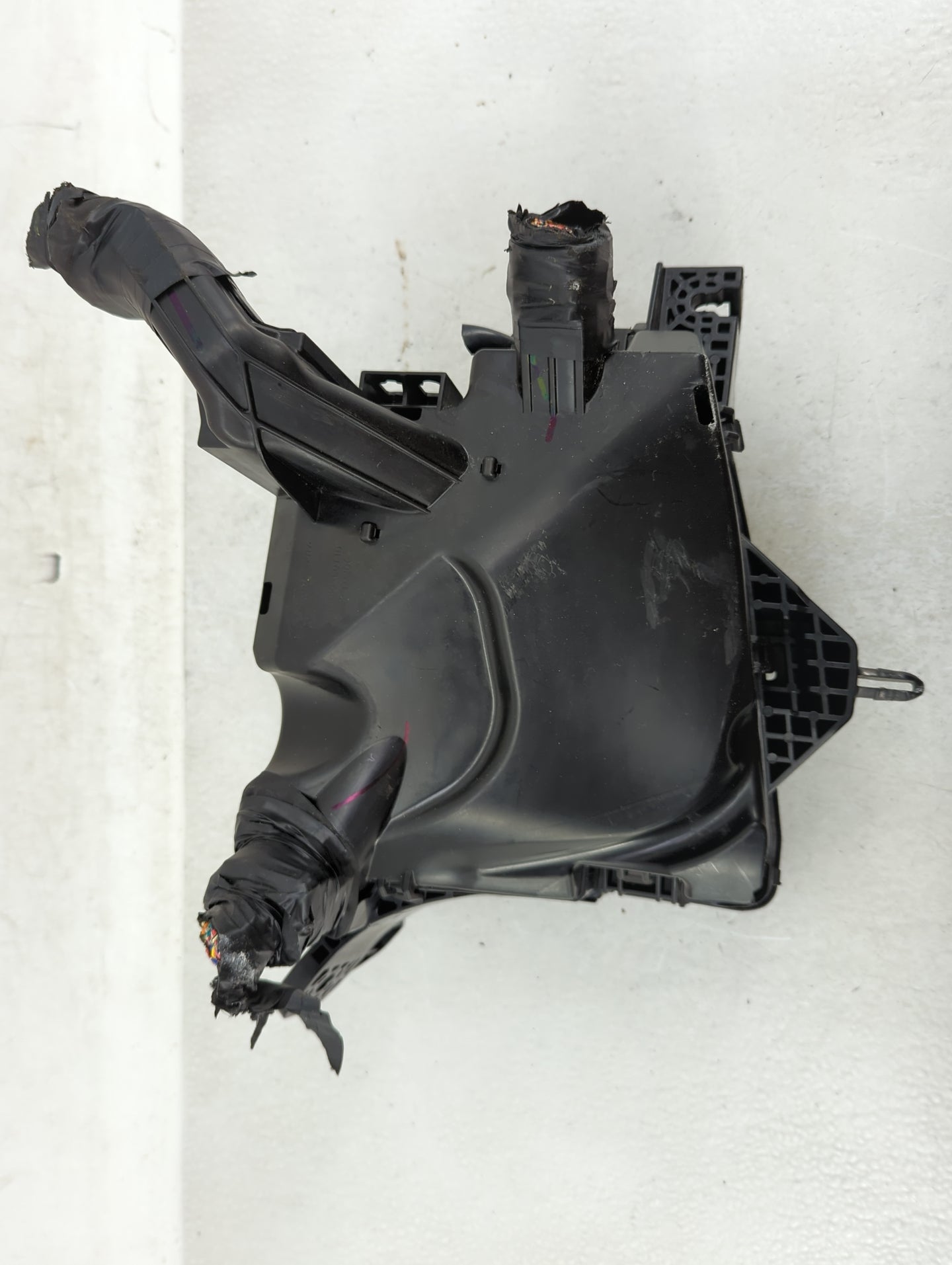 2023 Kia K5 Fusebox Fuse Box Panel Relay Module P/N:91985-L0110 Fits OEM Used Auto Parts - Oemusedautoparts1.com