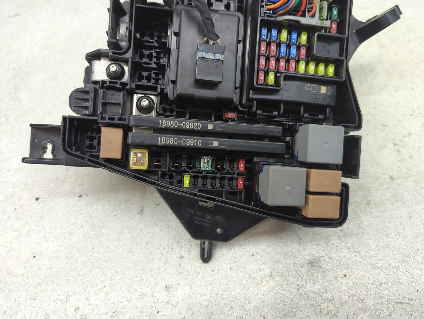 2023 Kia K5 Fusebox Fuse Box Panel Relay Module P/N:91955-L3450 91955-L3451 Fits OEM Used Auto Parts - Oemusedautoparts1.com