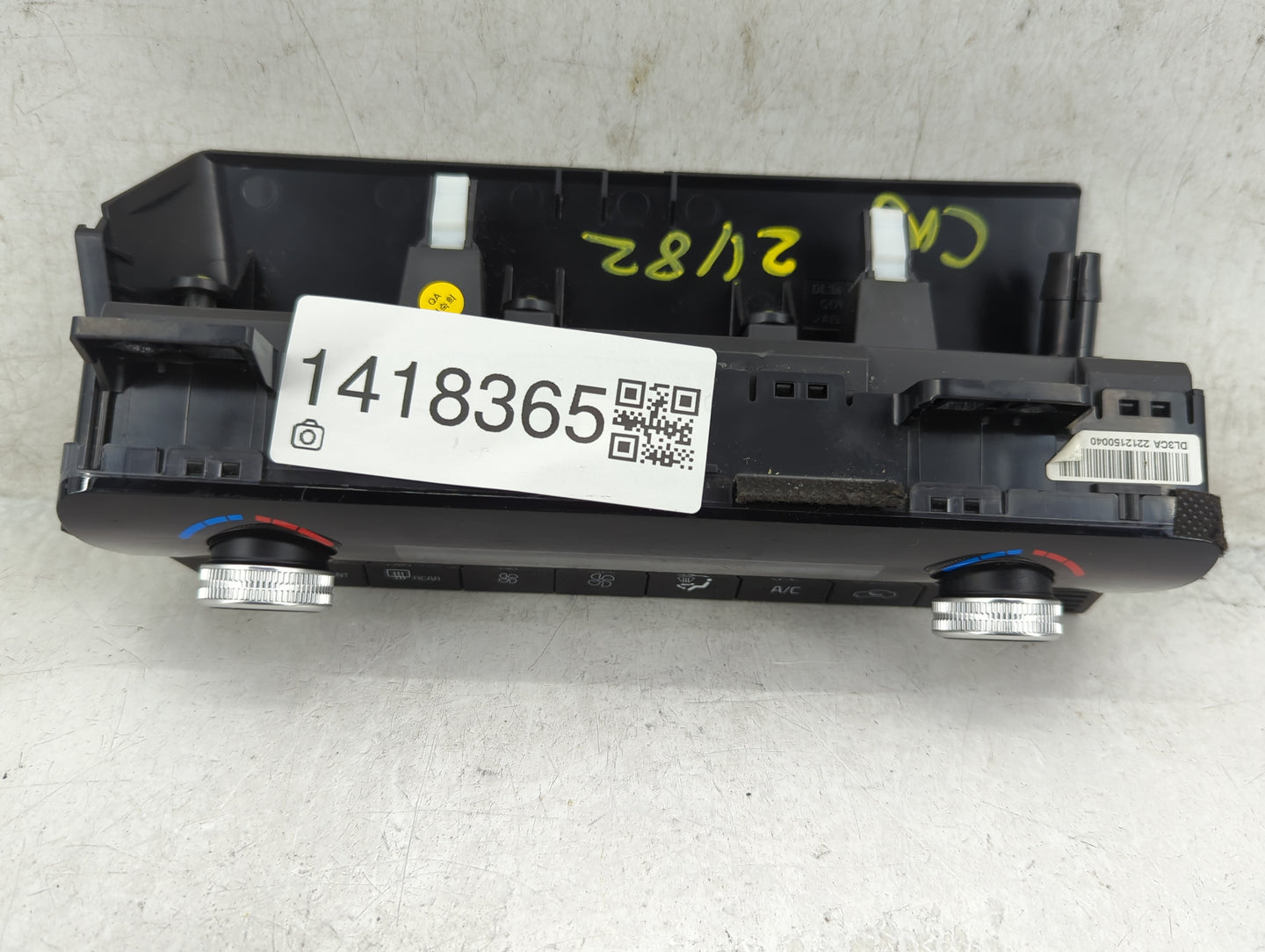 2021 Kia K5 Climate Control Module Temperature AC/Heater Replacement P/N:97250-L3200 Fits OEM Used Auto Parts - Oemusedautop