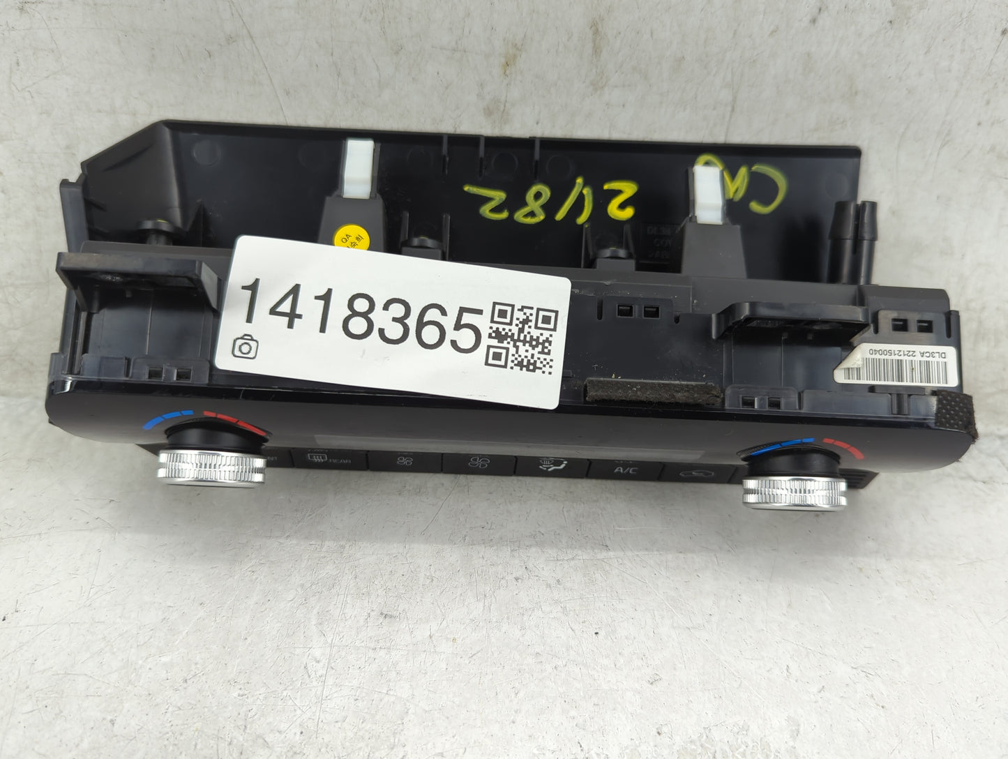 2021 Kia K5 Climate Control Module Temperature AC/Heater Replacement P/N:97250-L3200 Fits OEM Used Auto Parts - Oemusedautop