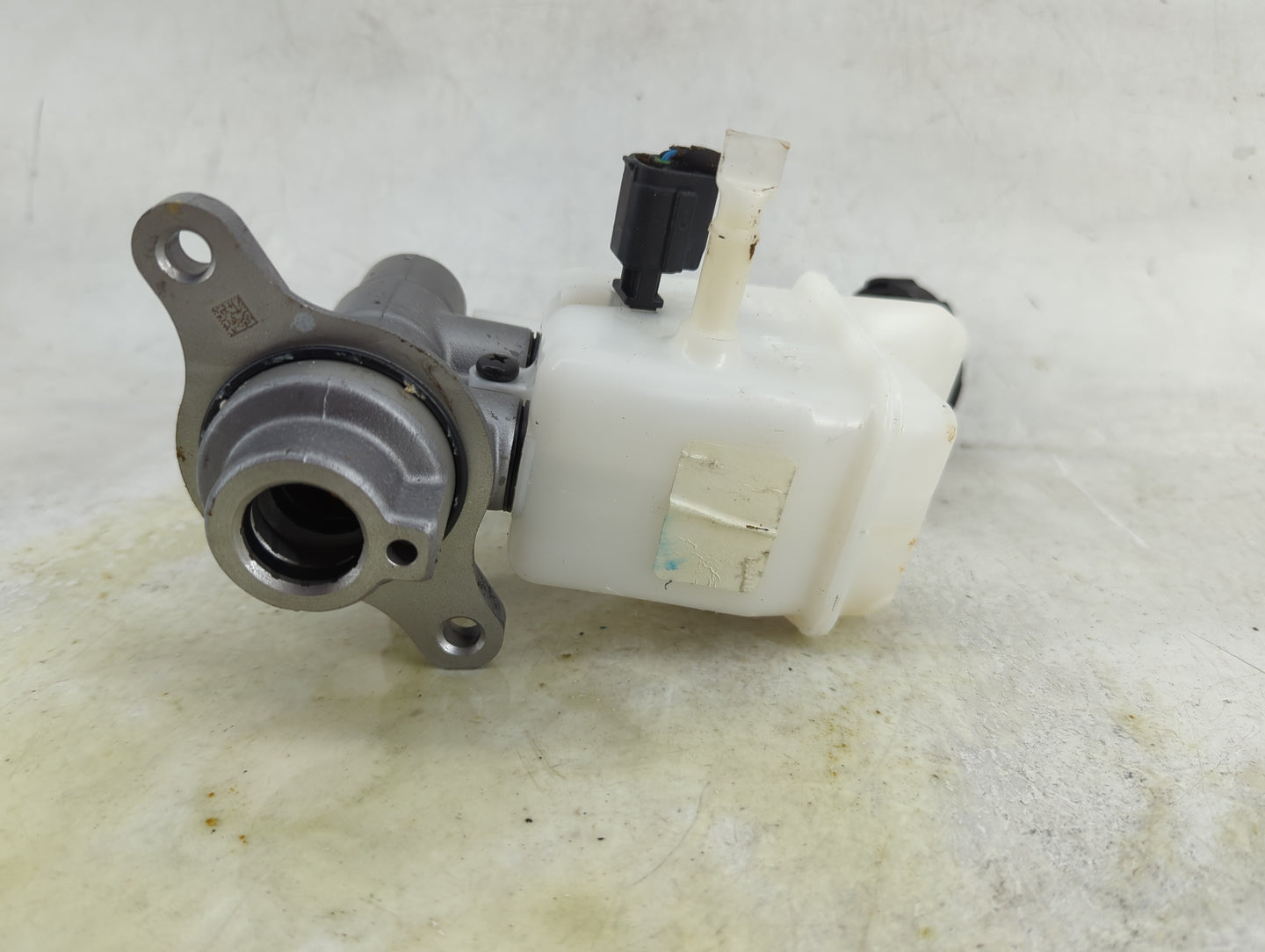2021-2021 Kia K5 Brake Master Cylinder 1490576 - Oemusedautoparts1.com