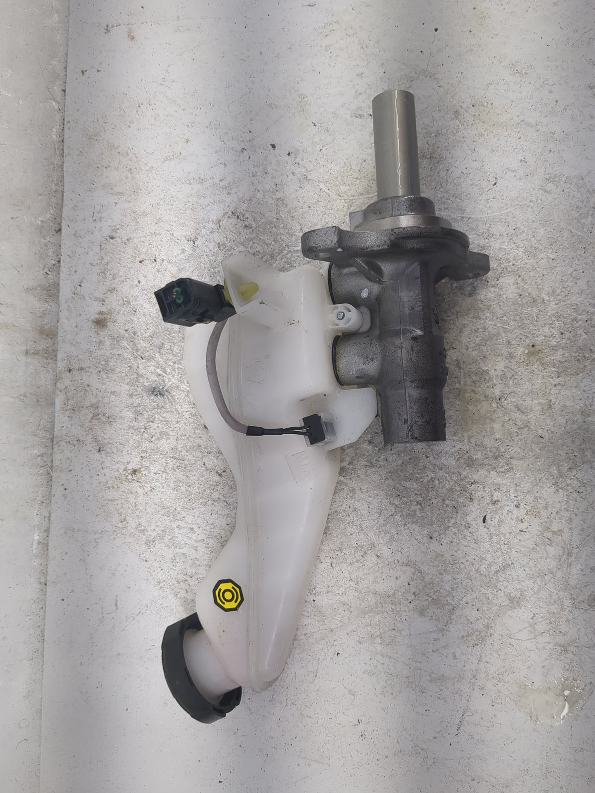 2020-2020 Kia Rio Brake Master Cylinder 1497033 - Oemusedautoparts1.com