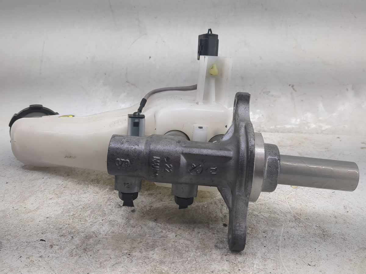 2020-2020 Kia Rio Brake Master Cylinder 1497033 - Oemusedautoparts1.com