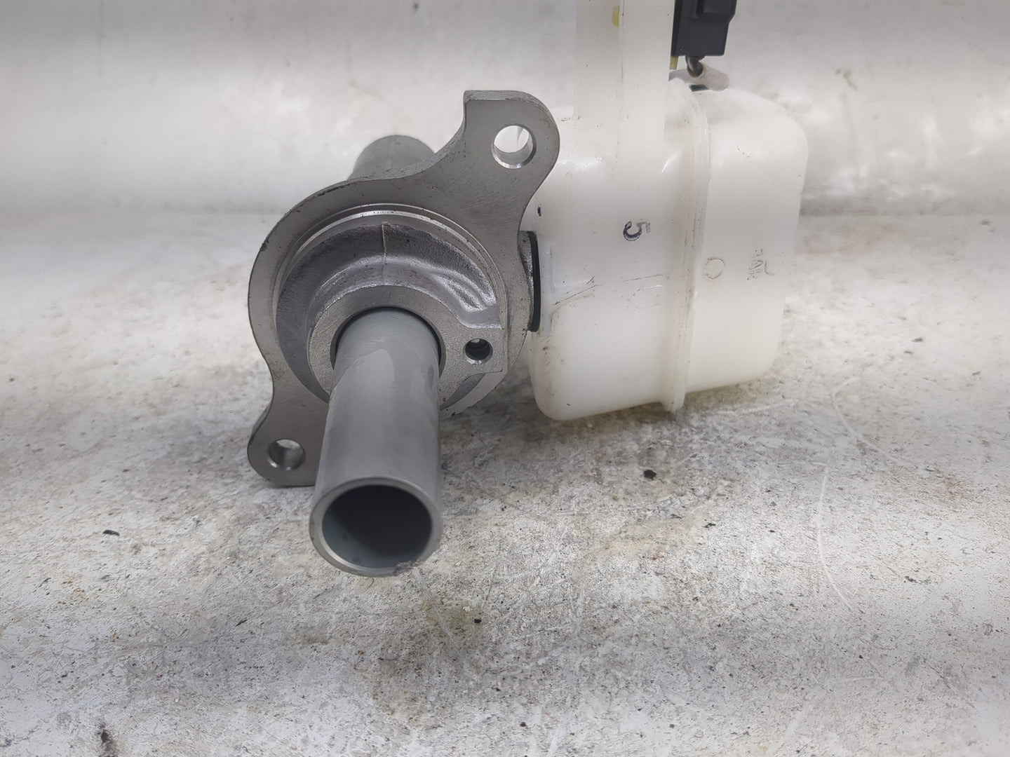 2020-2020 Kia Rio Brake Master Cylinder 1497033 - Oemusedautoparts1.com
