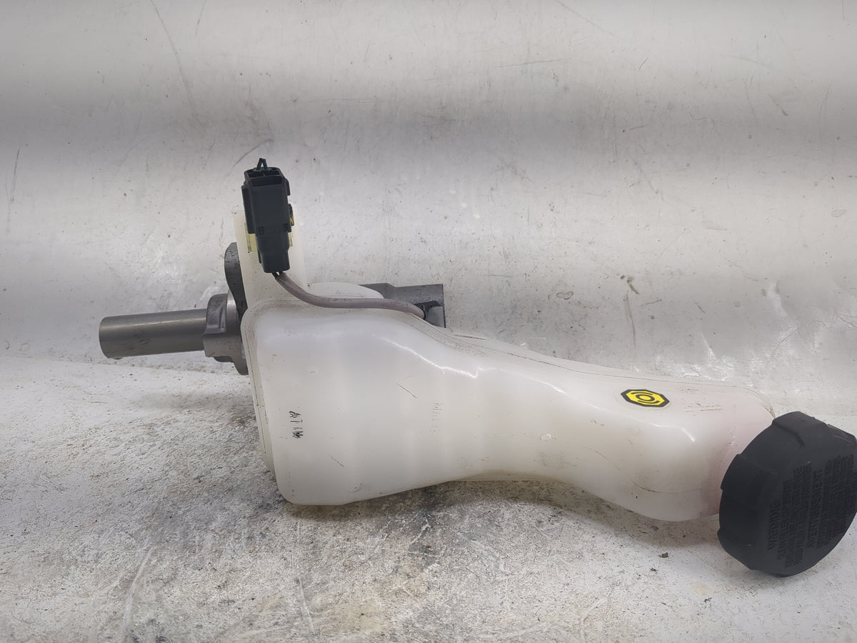2020-2020 Kia Rio Brake Master Cylinder 1497033 - Oemusedautoparts1.com