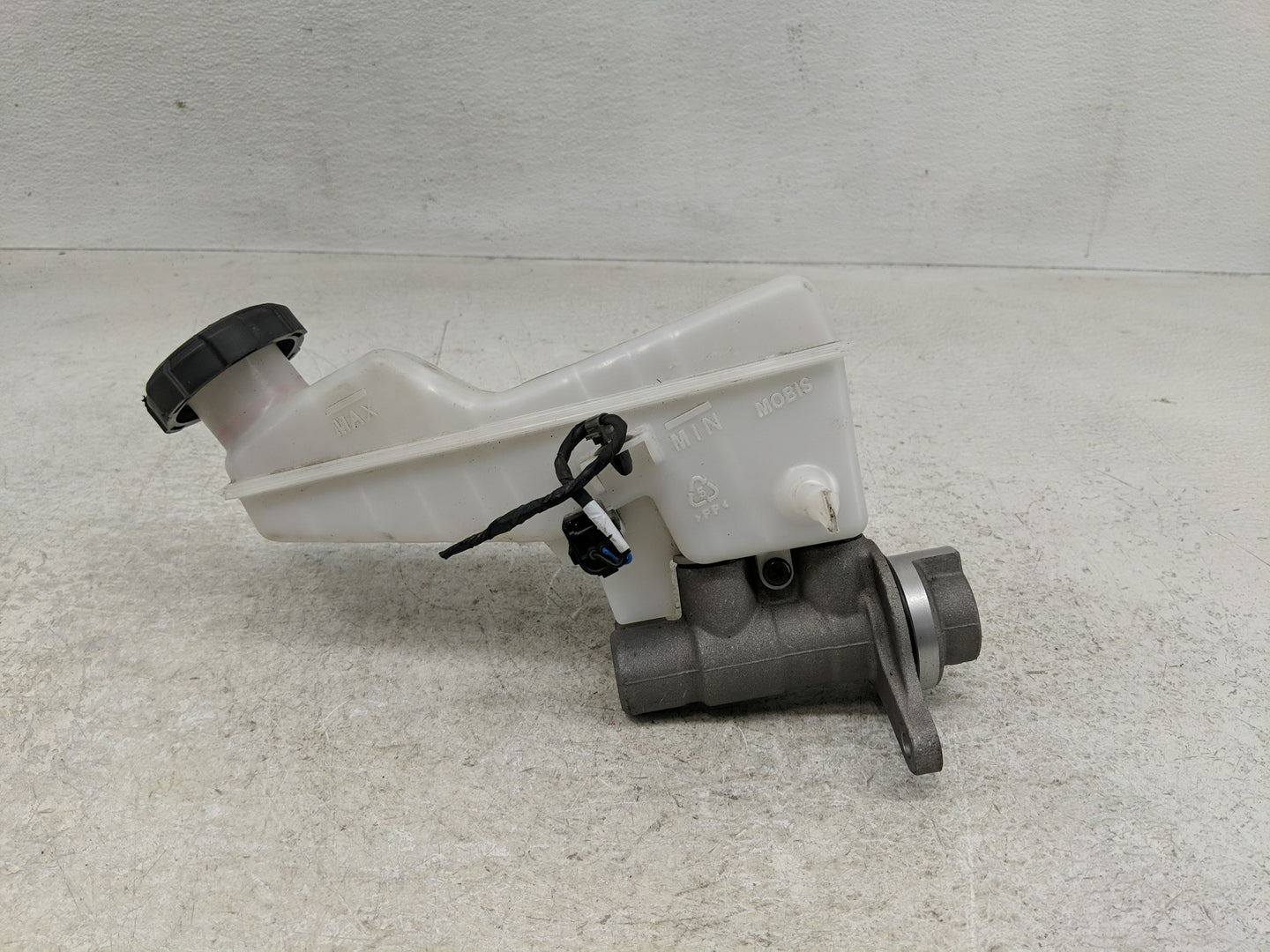 2021-2022 Kia Seltos Brake Master Cylinder - Oemusedautoparts1.com