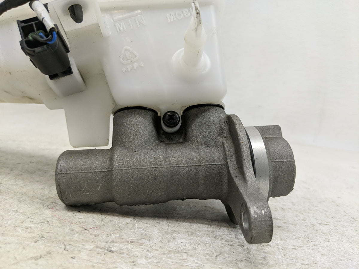 2021-2022 Kia Seltos Brake Master Cylinder - Oemusedautoparts1.com