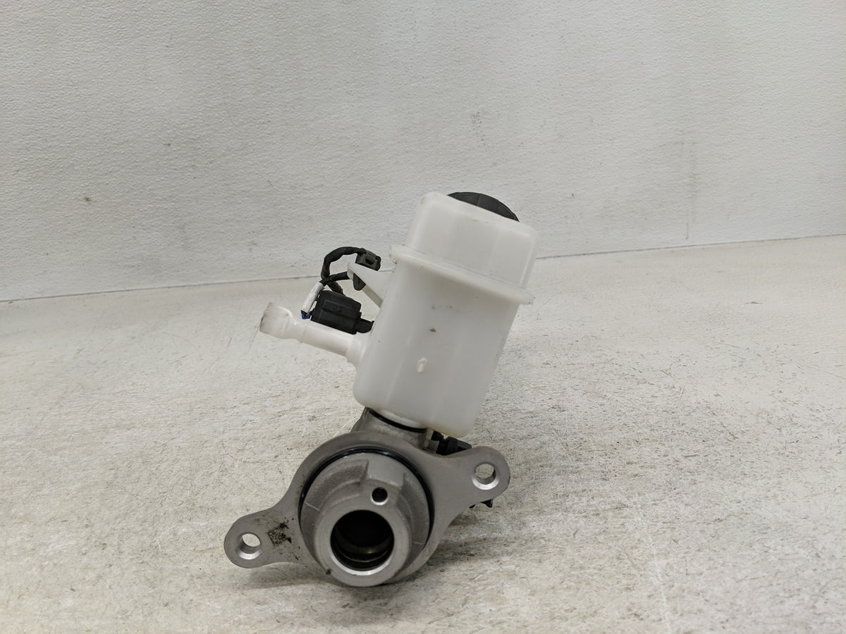 2021-2022 Kia Seltos Brake Master Cylinder - Oemusedautoparts1.com