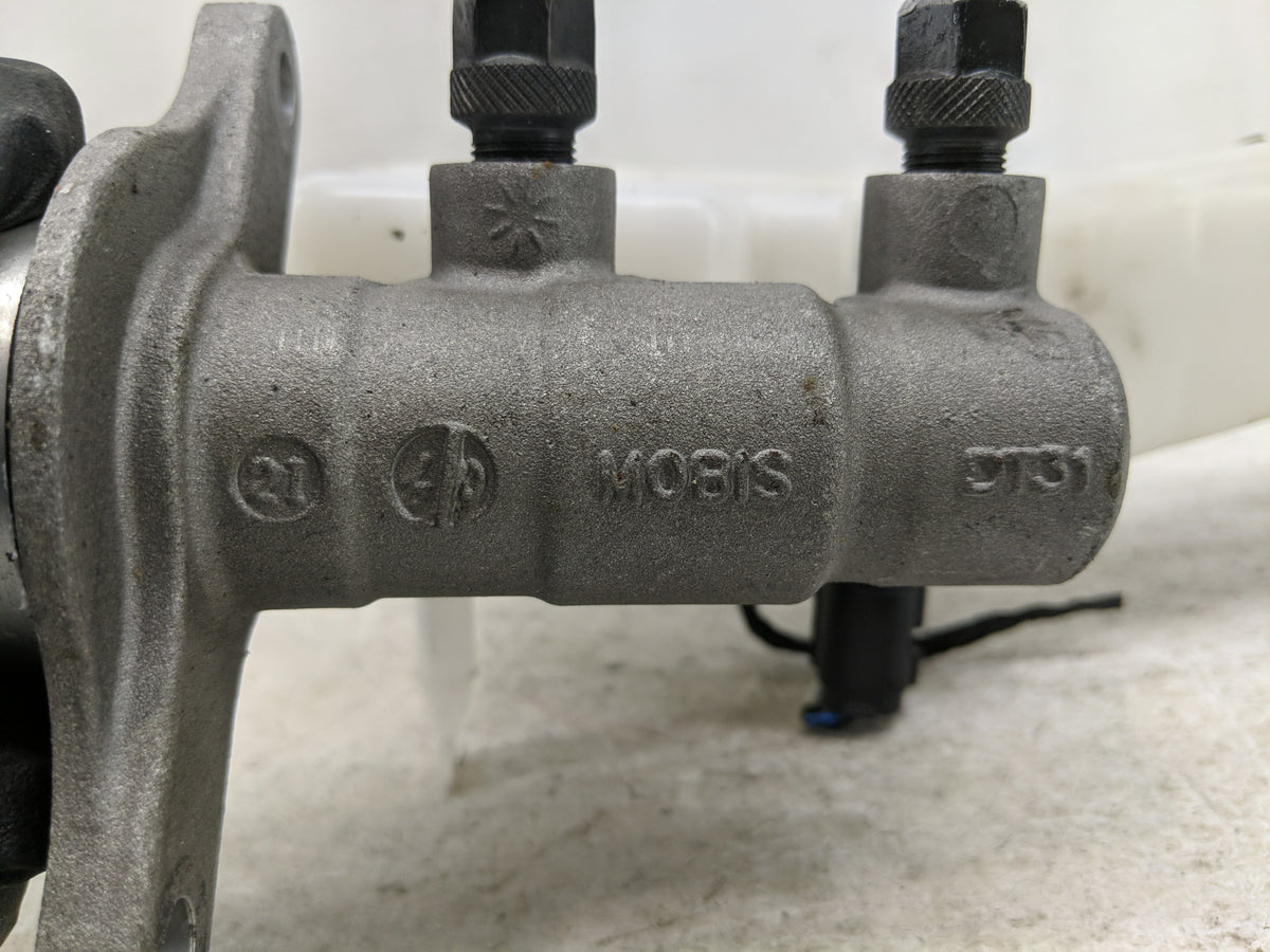 2021-2022 Kia Seltos Brake Master Cylinder - Oemusedautoparts1.com