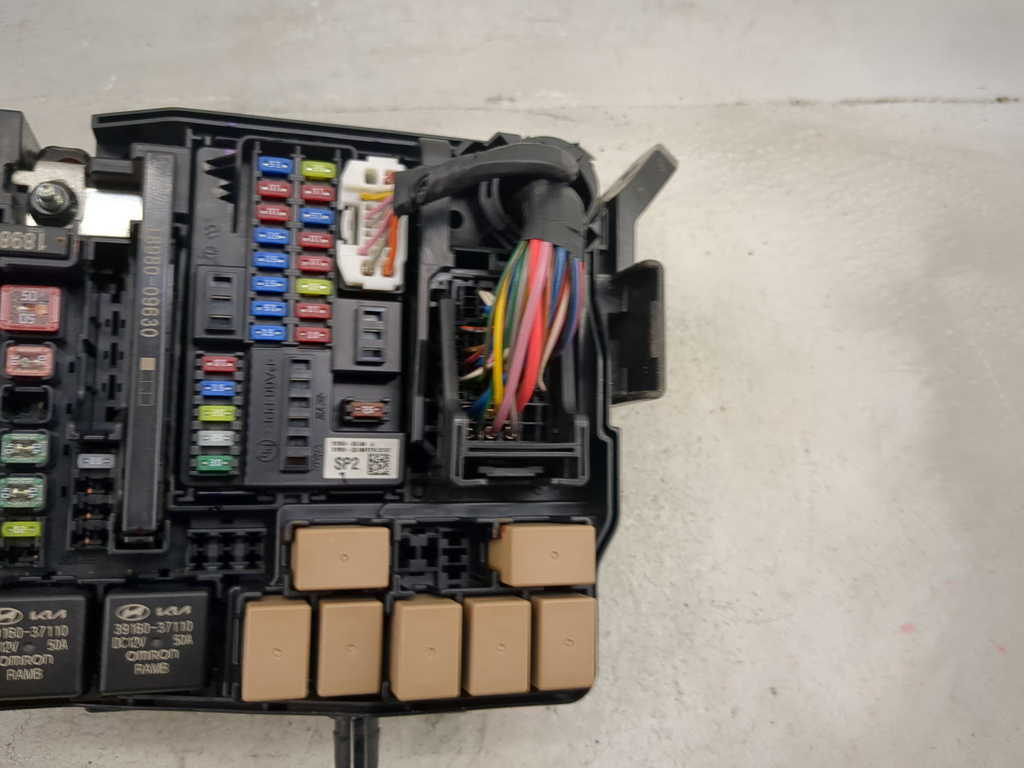 2021-2022 Kia Seltos Fusebox Fuse Box Panel Relay Module P/N:91956-Q5020 18980-09645, 18980-09630, 39160-37110 Fits Fits 202