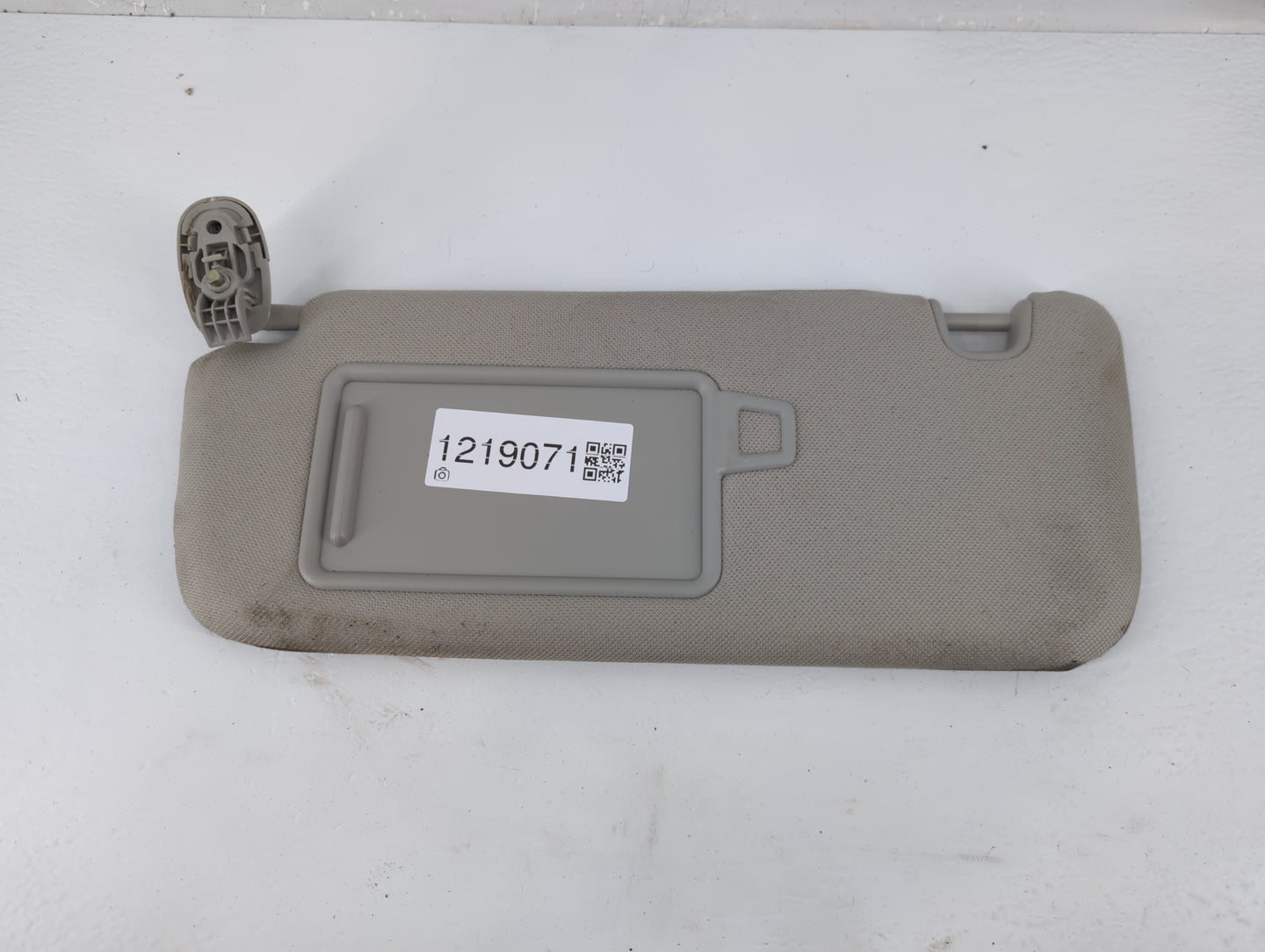 2021 Kia Sorento Sun Visor Shade Replacement Passenger Right Mirror Fits OEM Used Auto Parts - Oemusedautoparts1.com