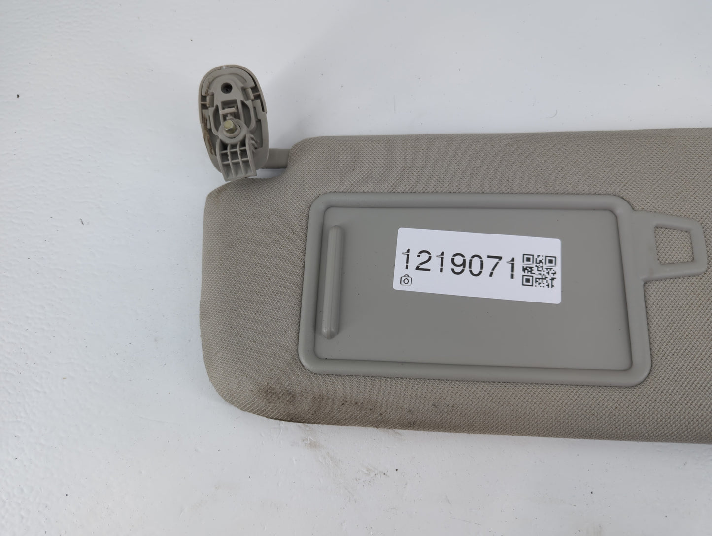 2021 Kia Sorento Sun Visor Shade Replacement Passenger Right Mirror Fits OEM Used Auto Parts - Oemusedautoparts1.com