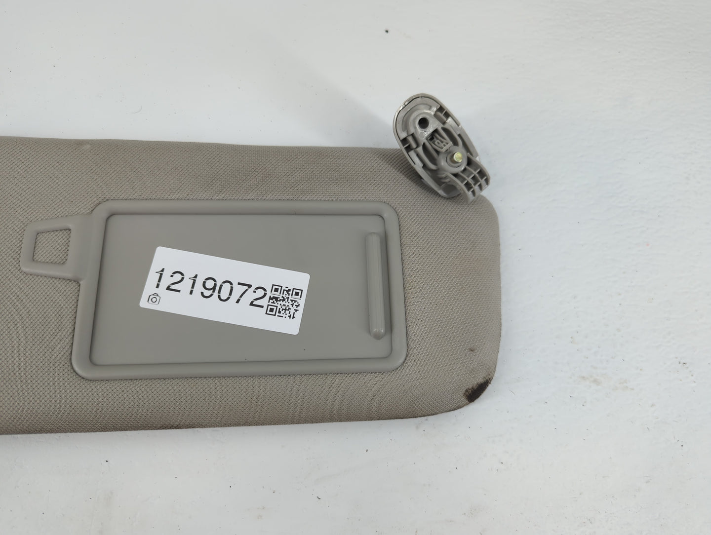 2021 Kia Sorento Sun Visor Shade Replacement Passenger Right Mirror Fits OEM Used Auto Parts - Oemusedautoparts1.com