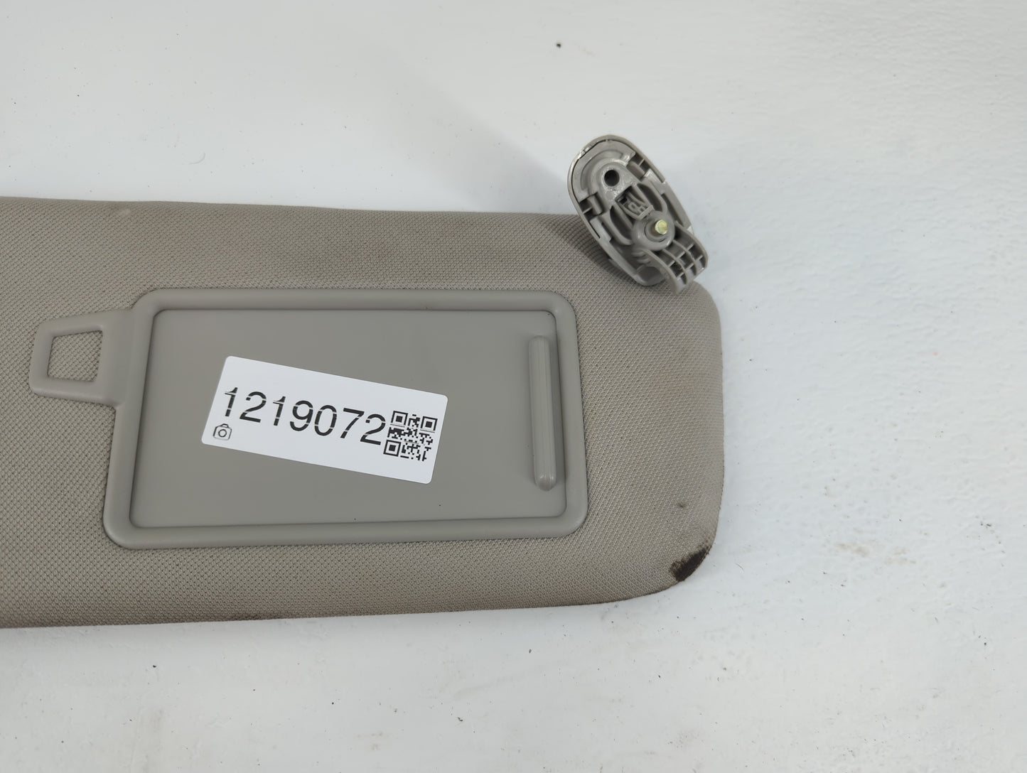 2021 Kia Sorento Sun Visor Shade Replacement Passenger Right Mirror Fits OEM Used Auto Parts - Oemusedautoparts1.com