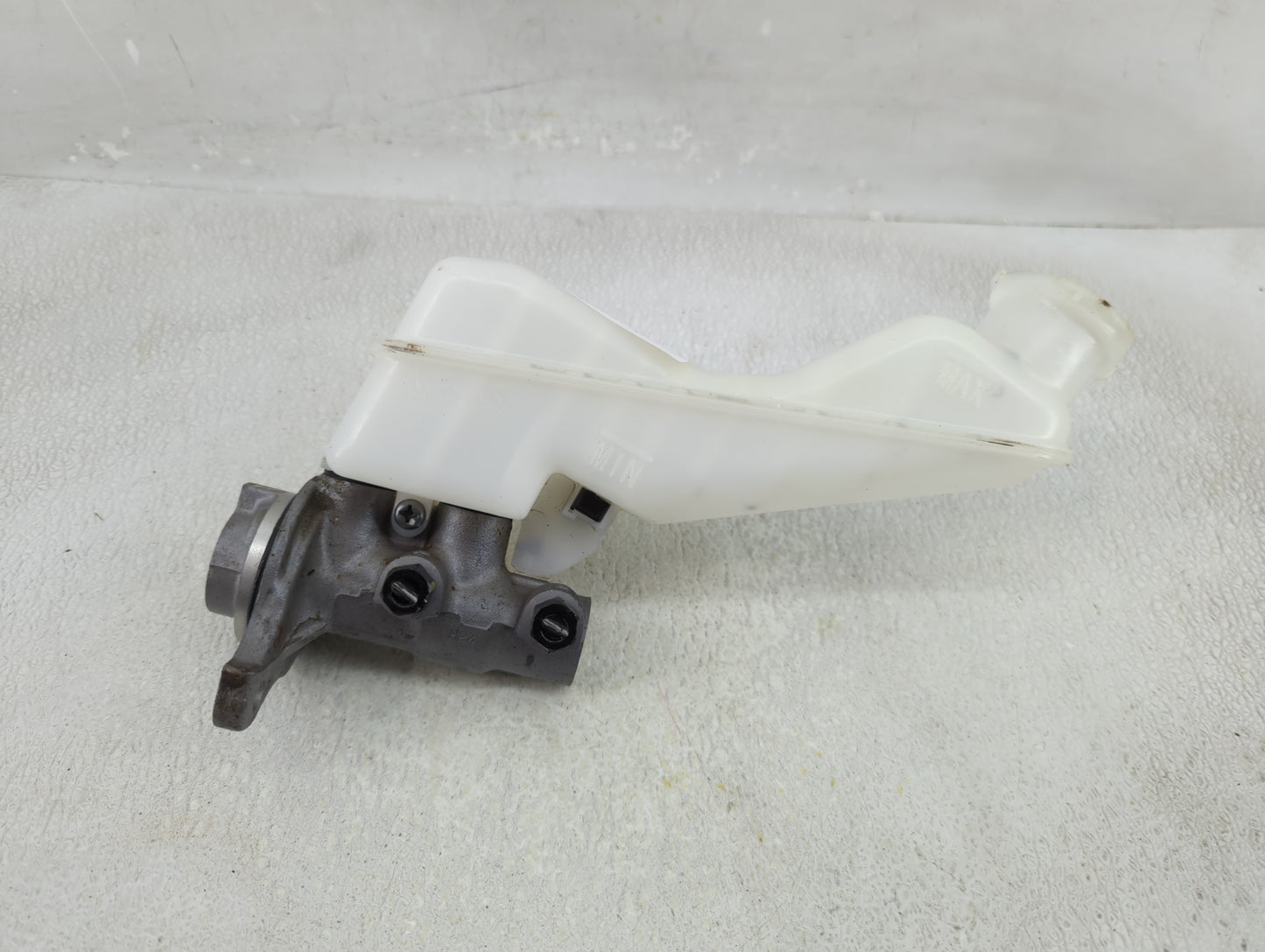 2021-2021 Kia Sorento Brake Master Cylinder 1312782 - Oemusedautoparts1.com