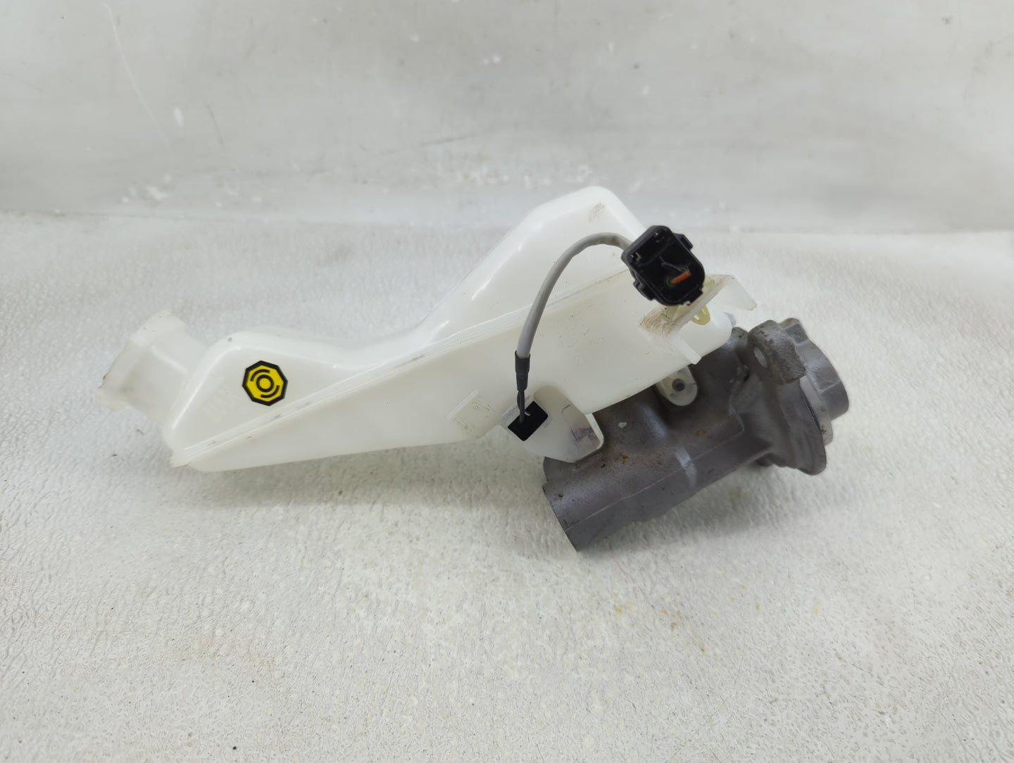 2021-2021 Kia Sorento Brake Master Cylinder 1312782 - Oemusedautoparts1.com