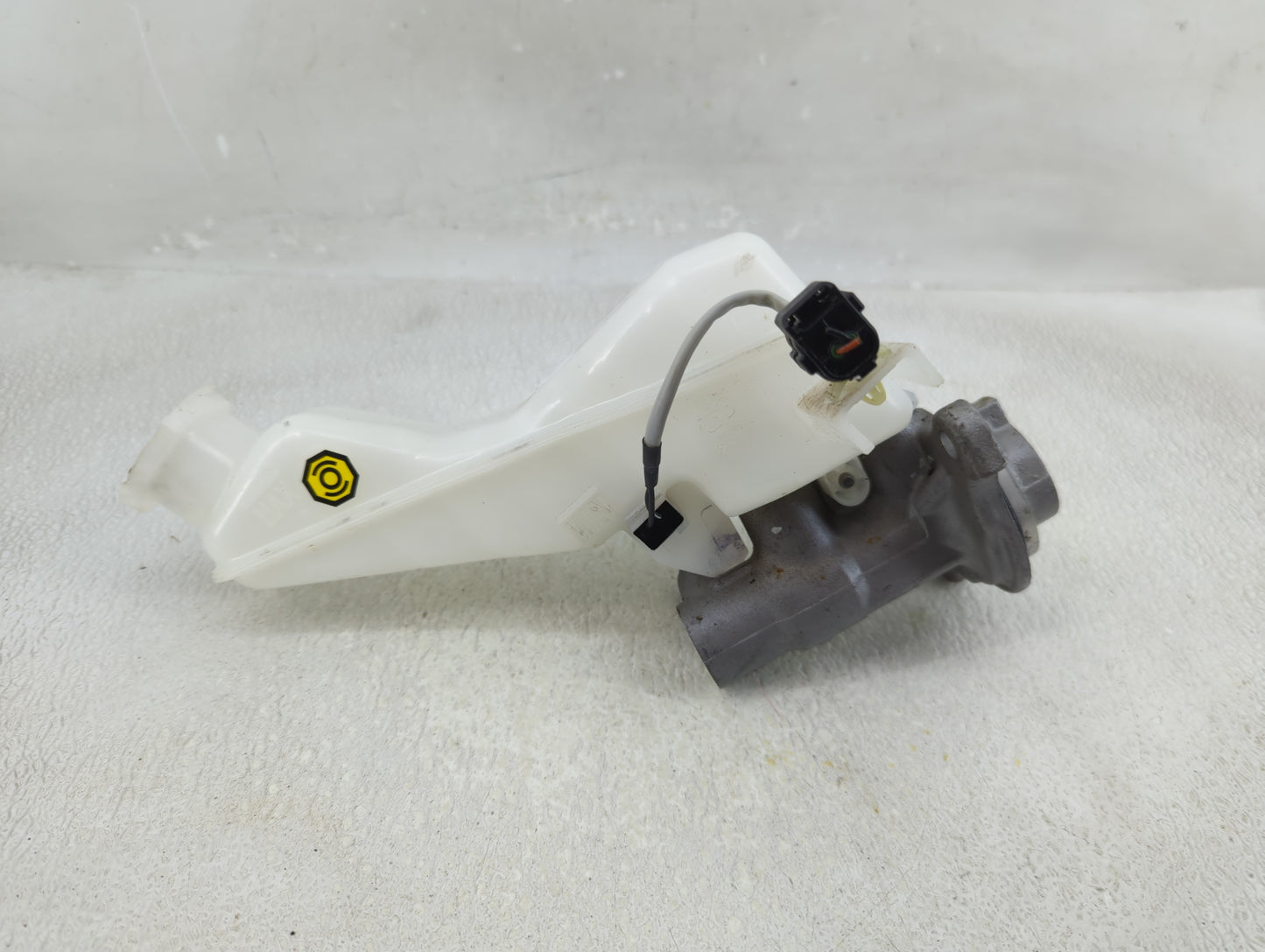 2021-2021 Kia Sorento Brake Master Cylinder 1312782 - Oemusedautoparts1.com