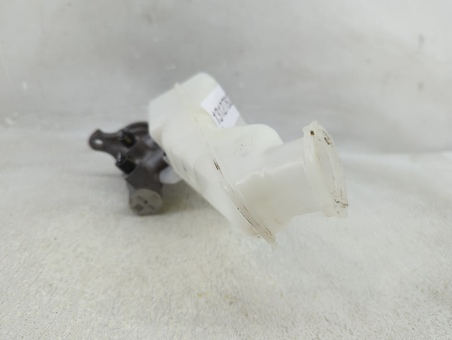 2021-2021 Kia Sorento Brake Master Cylinder 1312782 - Oemusedautoparts1.com
