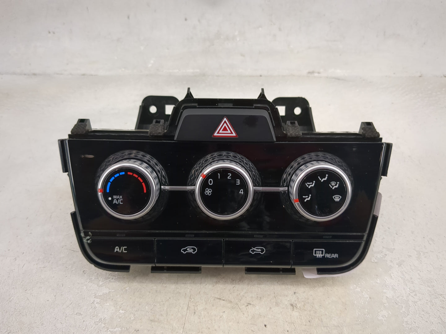 2021 Kia Sorento Climate Control Module Temperature AC/Heater Replacement P/N:97250-R5060FHL Fits OEM Used Auto Parts - Oemu