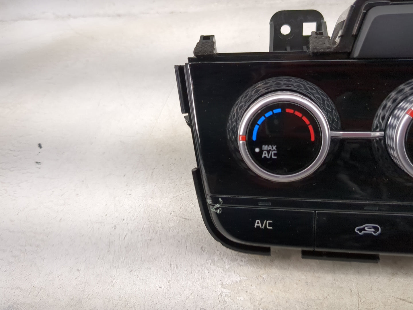 2021 Kia Sorento Climate Control Module Temperature AC/Heater Replacement P/N:97250-R5060FHL Fits OEM Used Auto Parts - Oemu