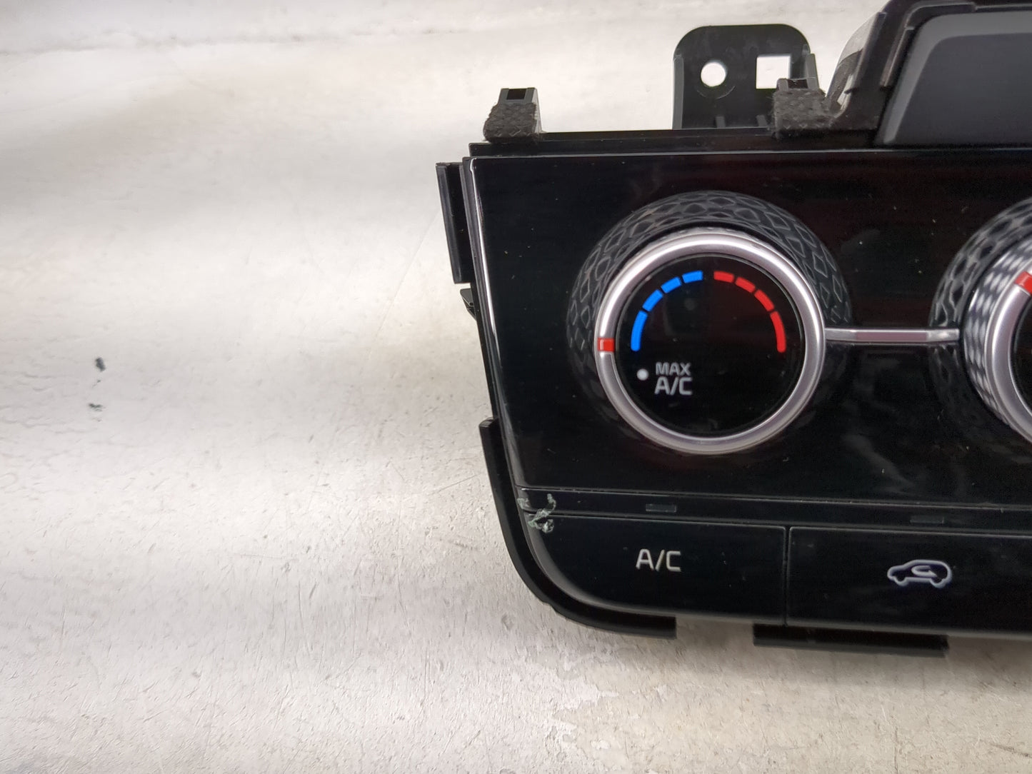 2021 Kia Sorento Climate Control Module Temperature AC/Heater Replacement P/N:97250-R5060FHL Fits OEM Used Auto Parts - Oemu