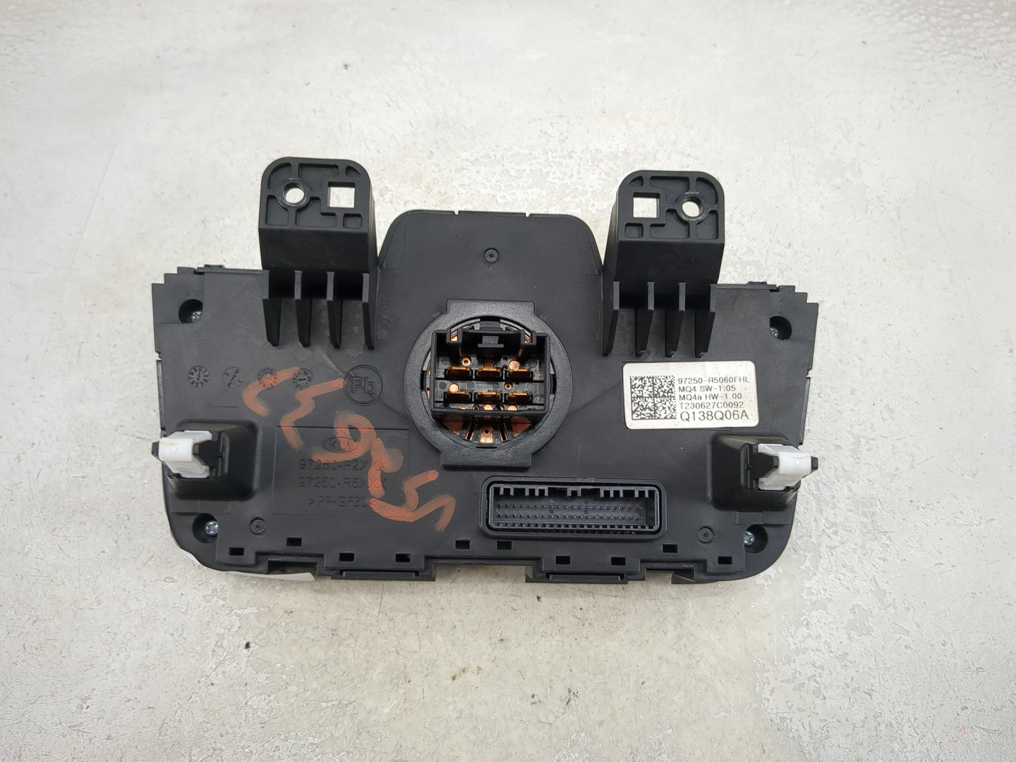 2021 Kia Sorento Climate Control Module Temperature AC/Heater Replacement P/N:97250-R5060FHL Fits OEM Used Auto Parts - Oemu