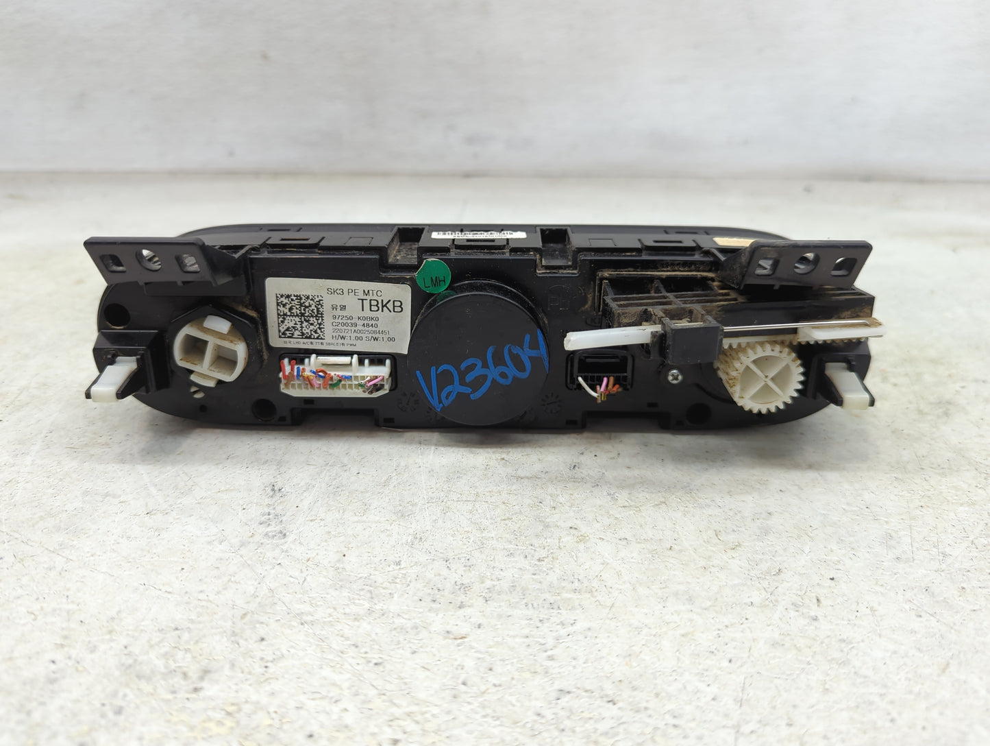 2023 Kia Soul Climate Control Module Temperature AC/Heater Replacement P/N:C20039-4840 97250-K0BK0 Fits OEM Used Auto Parts 