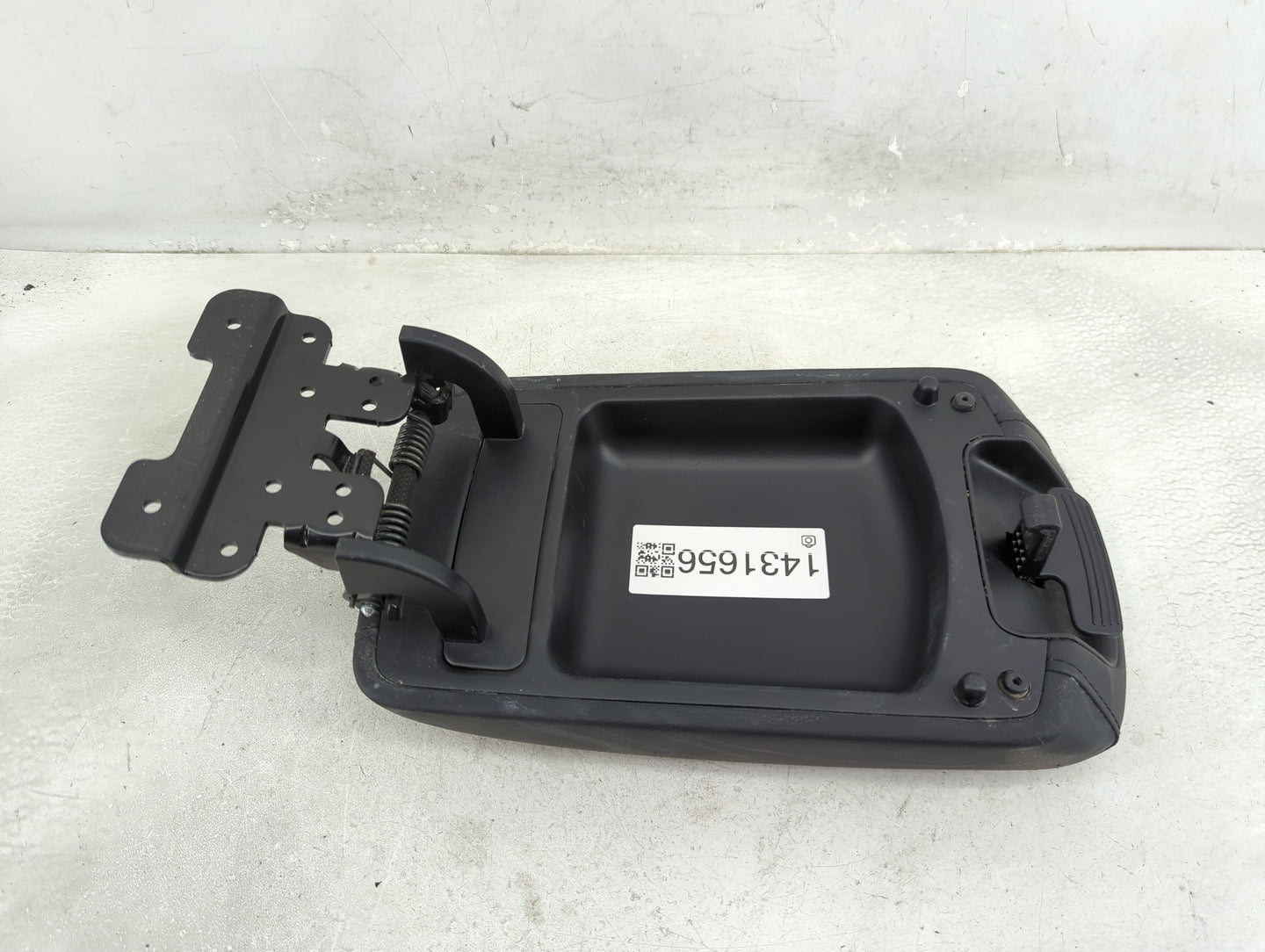 2023 Kia Soul Center Console Armrest Cover Lid Fits OEM Used Auto Parts - Oemusedautoparts1.com