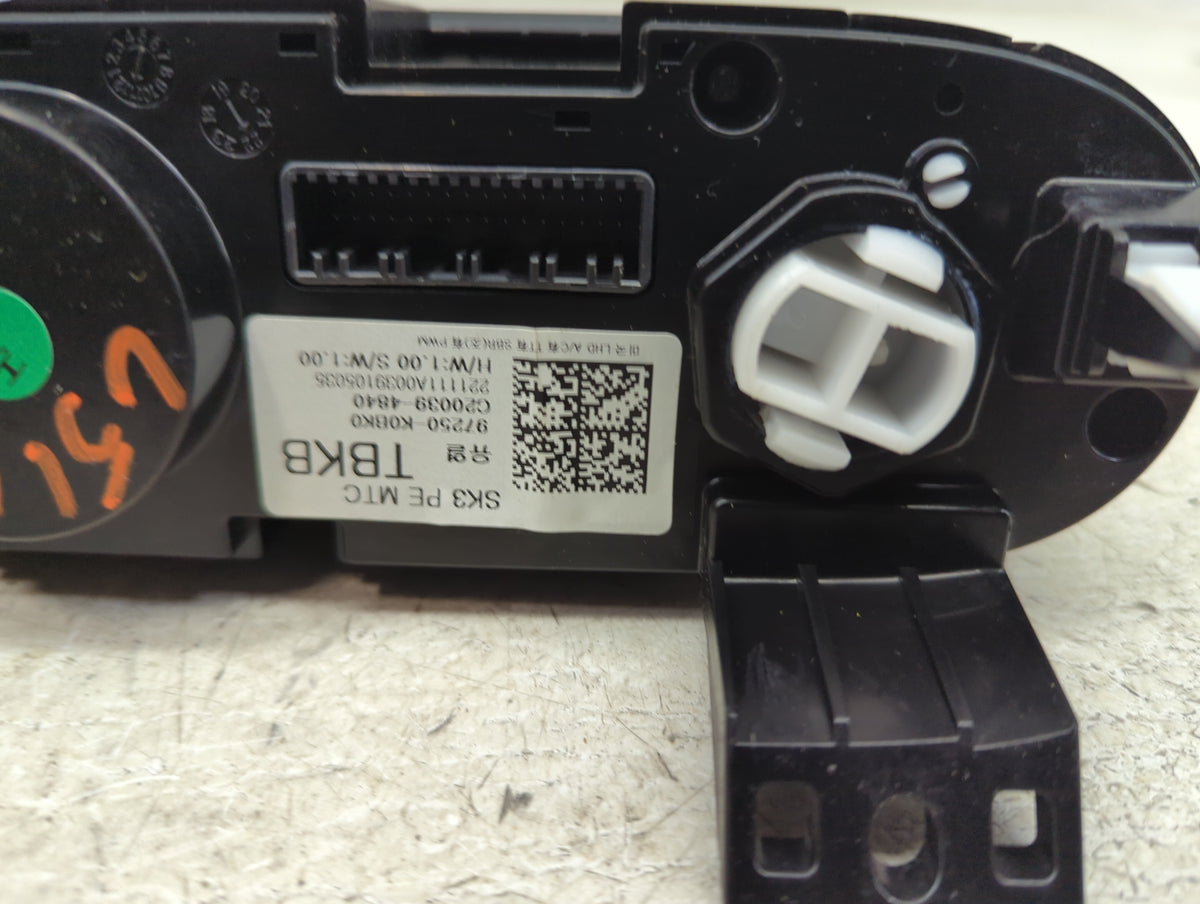 2023 Kia Soul Climate Control Module Temperature AC/Heater Replacement P/N:97250-K0BK0 CP0039-4840 Fits OEM Used Auto Parts 