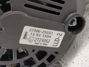 2023 Kia Sportage Alternator Replacement Generator Charging Assembly Engine OEM P/N:2723062 37300-2SGD1 Fits Fits 2020 2021 2022 OEM Used Auto Parts